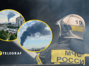С места атаки поднимается черный дым