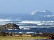 Норвежский лайнер смог благополучно добраться до порта