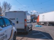 В Днепре фура насмерть сбила женщину и, как ни в чем не бывало, поехала дальше (видео, фото)