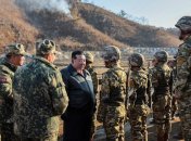 Кім Чен Ин і солдати КНДР