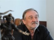 Азаров хочет, чтобы украинцы скинулись на памятник Ступке