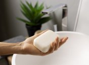 Мыло раскисает от контакта с водой