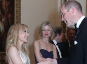 Кайли Миноуг в блестящем платье встретилась с принцем Уильямом