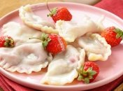 Рецепт дня: вареники с клубникой на пару