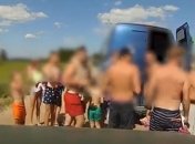 Пограничники Эстонии остановили бус, в нем оказалось 30 пассажиров вместо 6