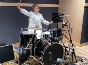 Тимошенко исполнила простенькую партию на барабанах