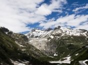 В Швейцарии самолет врезался в горный ледник в Альпах, есть жертвы