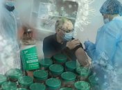 Украина наращивает темпы вакцинации: сколько людей привились за две недели по регионам (инфографика)