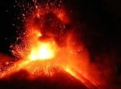 В Италии частично закрыли небо из-за извержения вулкана (Фото)