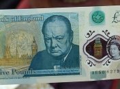 В Англии запустили в обращение первую пластиковую банкноту (Видео)