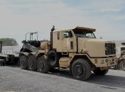 Oshkosh M1070 является весьма мощным военным транспортером
