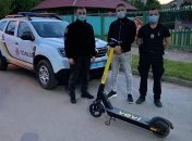 "Дикари": в Ужгороде в первые же дни проката украли 6 электросамокатов (фото, видео)