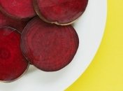Вкусный, полезный и богат витаминами: почему стоит включить свеклу в свой рацион