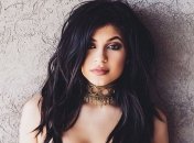 Красотка Кайли Дженнер перекрасилась в яркий цвет