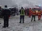 В Румынии перевернулся микроавтобус, есть погибшие и травмированные