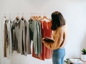 Способы, как скрыть живот при помощи одежды