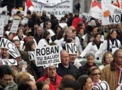 Тысячи людей сегодня вышли на улицы Мадрида в знак протеста