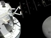 "Орион" возле Луны