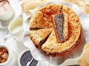 Такой хрупкий пирог очень вкусно есть с чаем