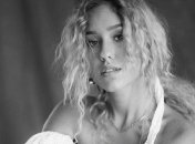 Складна, але моторошно красива зйомка: переможниця "Холостяка" оголилася під водою