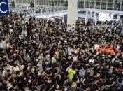 Аэропорт Гонконга восстановил работу после ночных протестов  