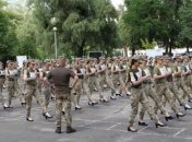 Скандал из-за формы женщин-военных с каблуками: появилось объяснение Минобороны (фото)