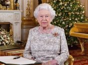 Королева рассердилась: Елизавета II забрала со своего стола портрет Меган Маркл и принца Гарри