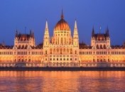 Венгрия приняла резолюцию о поддержке Польши