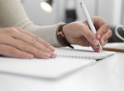 Некоторые люди лучше пишут именно левой рукой