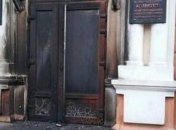 Мэрию Мелитополя забросали "коктейлями Молотова"