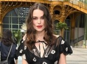 Беременная Кира Найтли на модном показе Chanel в роскошном платье