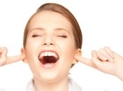 Причины и симптомы боли в ухе