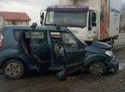 "Побоище" KIA и грузовика на трассе под Киевом: появились данные о пострадавших и фото с места