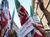 Тысячи манифестантов собрались в Риме в поддержку Берлускони 