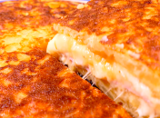 Пирог с картофелем, ветчиной и сыром