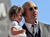 Актер Дуэйн Джонсон поделился трогательным видео с 3-месячной дочерью: ВИДЕО