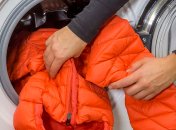 Теннисные мячики распределят пух в пуховике равномерно