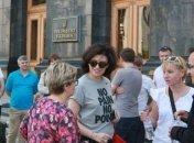 Под Администрацией Президента депутаты продолжают голодовку