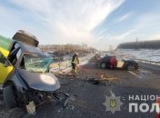 Машина такси ехала навстречу легковушке