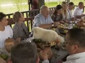 лукашенко вразив хамством під час обіду з чиновниками (відео)