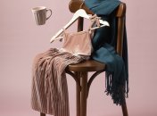 Почему нельзя класть одежду на стол