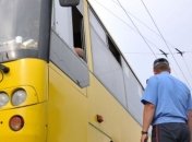 В Киеве маршрутка врезалась в электроопору: пострадали 13 пассажиров