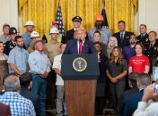 Дональд Трамп уверен, что закон поддержит военных и создаст рабочие места