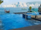 Подвесной бассейн в Дубае предлагает "выкупаться в небе"