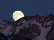 Последнее полнолуние в 2020 году: яркие фото Волчьей Луны