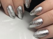 Маникюр 2019-2020: зимнее настроение в серебряном дизайне (Фото)