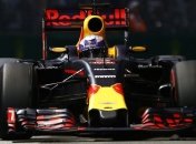 "Ред Булл" и "Торо Россо" испытывают проблемы из-за дефицита запчастей "Рено"