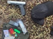 Иностранец с полным рюкзаком боеприпасов разгуливал по Киеву