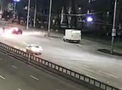 Водитель был в восемь раз пьянее нормы: появилось видео момента, как авто влетело в столб в Киеве