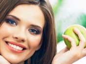 Эти продукты помогут отбелить зубы без похода к стоматологу